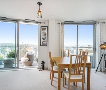 2 bedroom Flat To Let - Photo 3