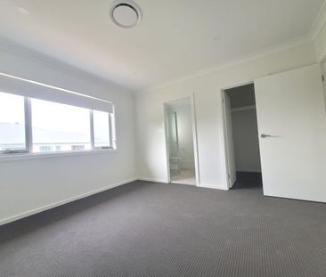 LUXURIOUS FAMILY HOME FOR LEASE - Photo 2