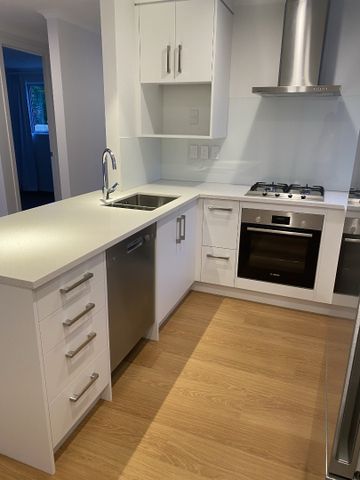 You will love the ease of living in this as new, beautifully presented upmarket home overlooking Chartwell Park. - Photo 4