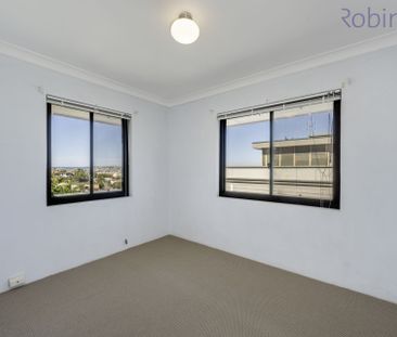 Two bedroom unit with panoramic views of the city and harbour - Photo 1