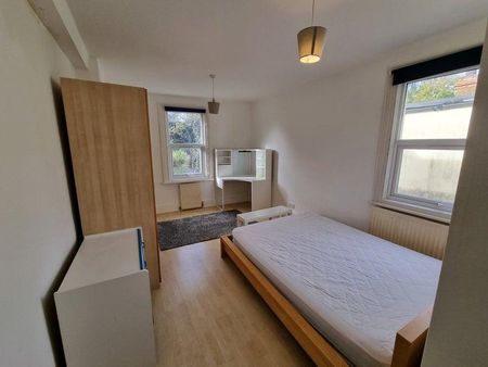 4 bedroom terraced house to rent - Photo 5