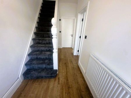 4 bedroom terraced house to rent - Photo 3