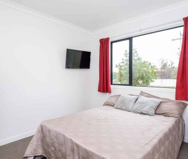 Move in Ready : Brand New 3 Bedroom House - Photo 2