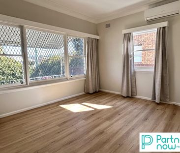 14 Sapphire Crescent, TAMWORTH NSW 2340 - Photo 2