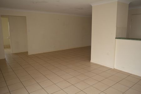 1 Balonne Drive, Glenvale - Photo 4