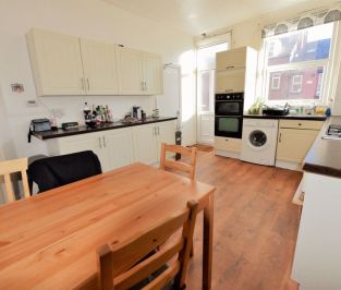 4 bedroom House in The Village Street, Burley - Photo 5