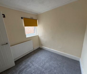 2 Bed Flat, Woodhill, SE18 - Photo 3