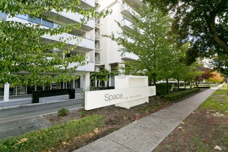 Modern 2-Bedroom Apartment in the Heart of Braddon - Photo 3