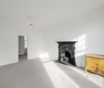 4 bedroom flat to rent - Photo 1