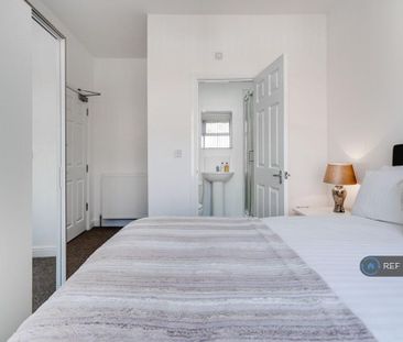 1 bedroom in a house share to rent - Photo 3