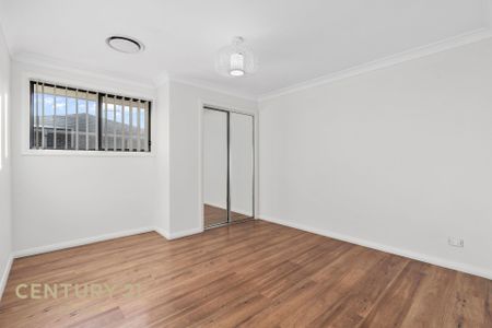 Luxurious Family Home with Inground Swimming Pool - Photo 2