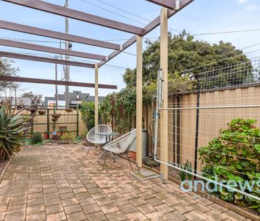 Freestanding Townhouse in Prime South Geelong Location - Photo 5