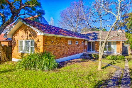 30 Sugarloaf Crescent, Castlecrag NSW 2068 - House For Rent | Domain - Photo 3