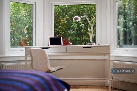 3 bedroom flat to rent - Photo 2