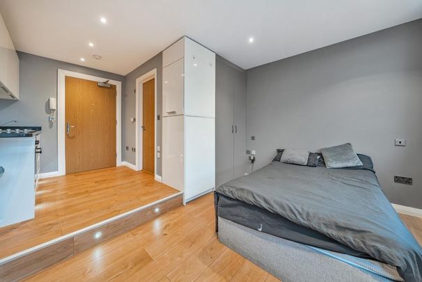 Studio to rent - Photo 1