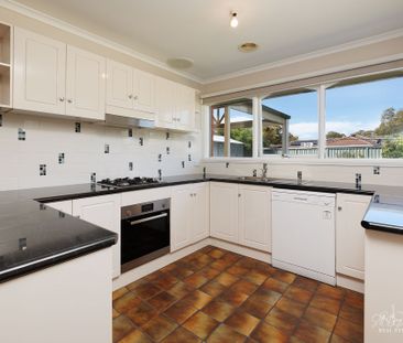 Central Convenience Meets Comfortable Living - Photo 4