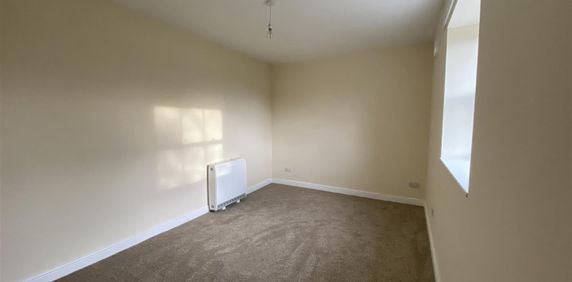 Flat 5 Shawbury Park, Shrewsbury, SY4 4JP - Photo 2