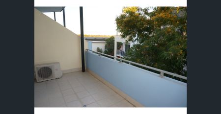 Available 10/11/2025 - Modern & secure, great location. Inspection on request. - Photo 2