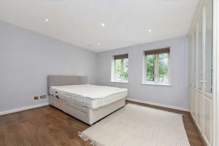 Russell Road, West Kensington, W14 - Photo 2