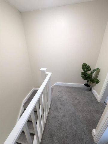 3 bedroom end of terrace house to rent - Photo 2