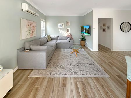 STYLISH RENOVATED 3 BEDROOM FAMILY HOME - Photo 3