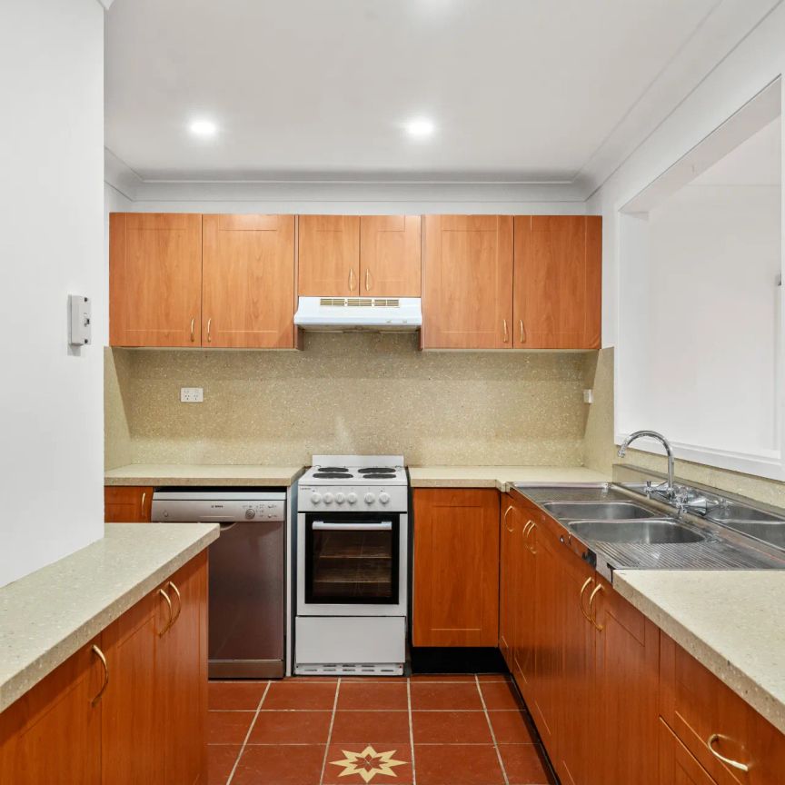 56 The Broadwaters , - Photo 1