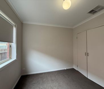 Spacious 3 Bedroom House - Photo 6