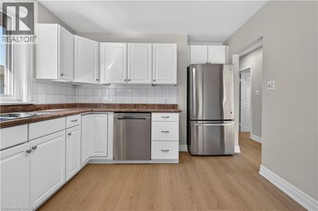 16 NOTTINGHAM Avenue, Hamilton, Ontario, L8T3N5 - Photo 2