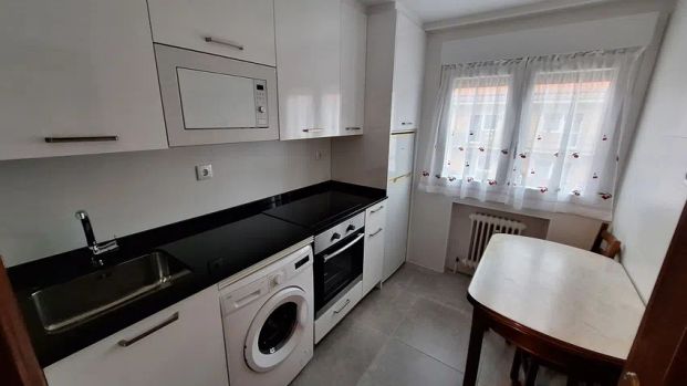 Alquiler de piso en Calle Pintor Basiano 4 - Foto 1