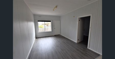 4/9 Law St, Newborough, Vic 3825 - Photo 2