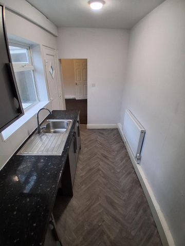 3 bedroom terraced house to rent - Photo 5