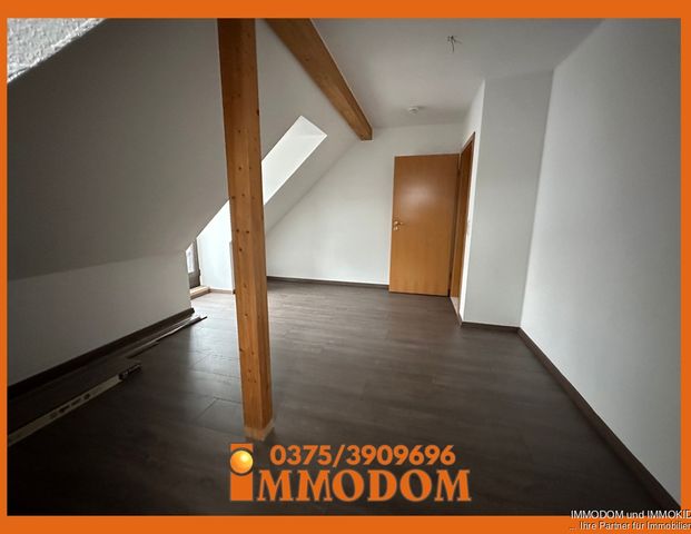 3-Zimmer-Dachgeschoss-Wohnung mit großem BALKON und Holzbalkendecke zu vermieten! - Photo 1