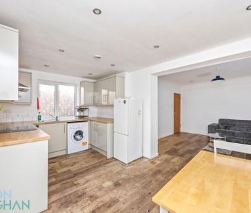 4 bedroom end of terrace house to rent - Photo 5