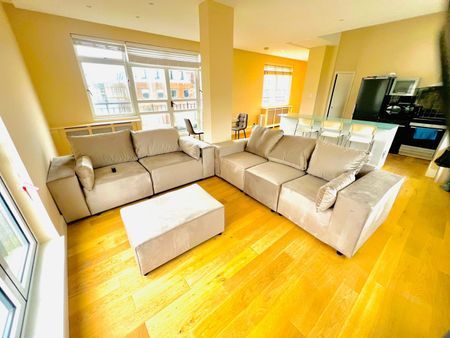 3 Bed Flat, Derwent House, SW7 - Photo 2