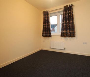 2 bedroom Flat To Let - Photo 3