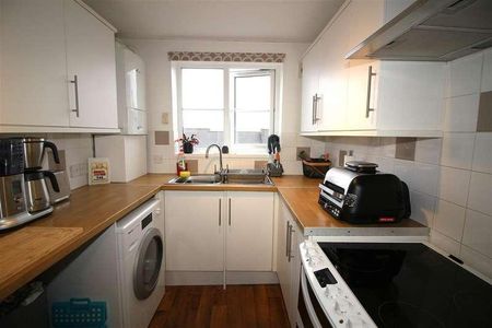 Biscombe Gardens, Saltash, PL12 - Photo 5