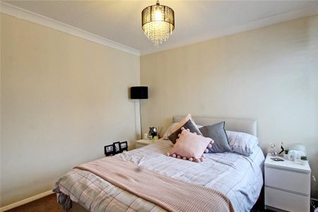 2 bedroom semi-detached house to rent - Photo 4
