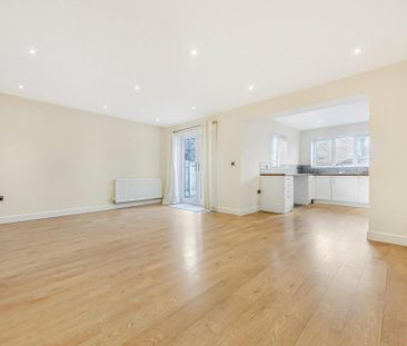 4 bedroom semi-detached house to rent - Photo 3