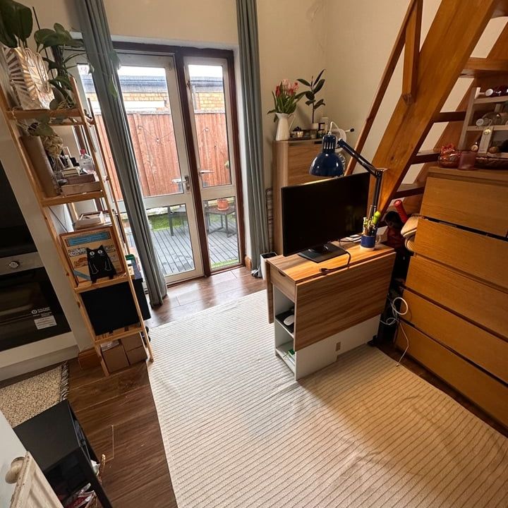 Studio Flat, Burroughs Parade, NW4 - Photo 1