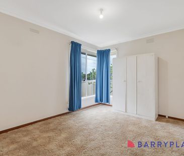 Spacious Family Home with Garden Maintenance Included! - Photo 5