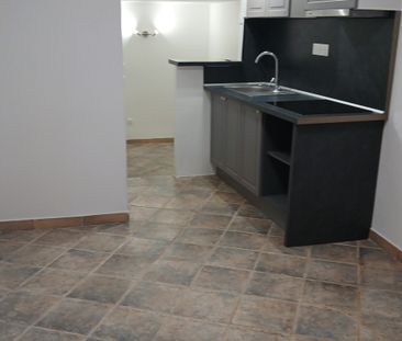 Coquet studio vide à louer dans le village de Biot - Photo 2