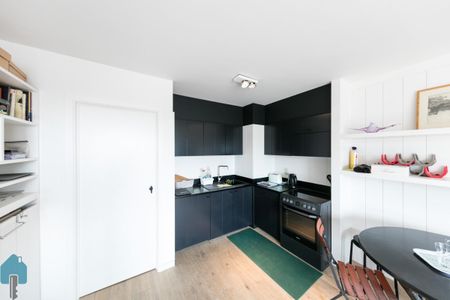 Lichtrijke gerenoveerde 1-slaapkamerappartement - uitstekend gelegen - Photo 2
