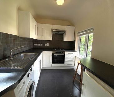 St Thomas Hill, Canterbury - Photo 2