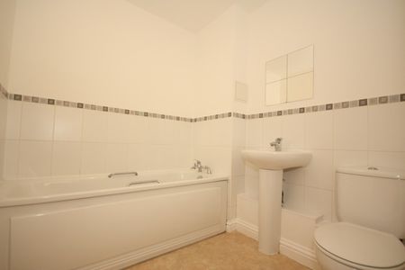 Tudor Way, Knaphill, Woking - Photo 5