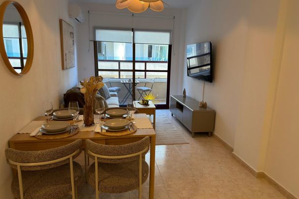 TWO-BEDROOM APARTMENT - TORREVIEJA - Foto 1