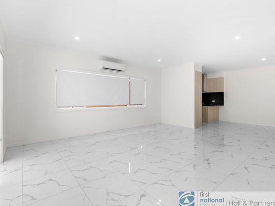 MODERN LIVING - Photo 1