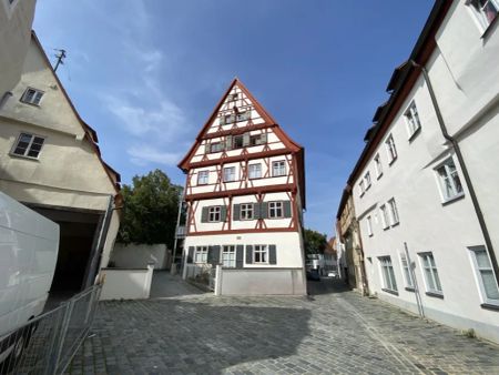 Traumhafte 3,5-Zimmer-Dachgeschosswohnung mit hochwertiger Einbauküche und eigenem Loungebereich - Photo 4