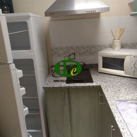 Bungalow renoviertin ruhigem Complex gelegen. Mit 1 Schlafzimmer und eingezäunter großer Terrasse - Photo 3