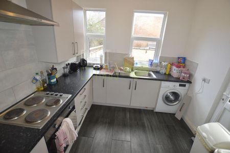 4 bedroom terraced house to rent - Photo 5