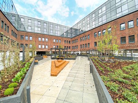 Pembroke Broadway, Camberley, Surrey, GU15 - Photo 4